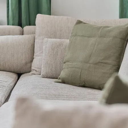 アパート Spacious Tenement With 1 Bedroom And Balcony By Renters *