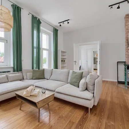 アパート Spacious Tenement With 1 Bedroom And Balcony By Renters *