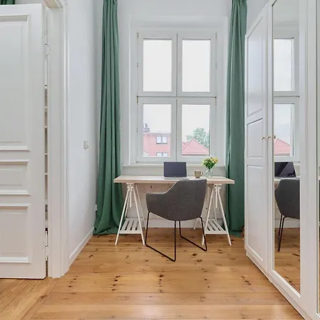 Spacious Tenement With 1 Bedroom And Balcony By Renters *