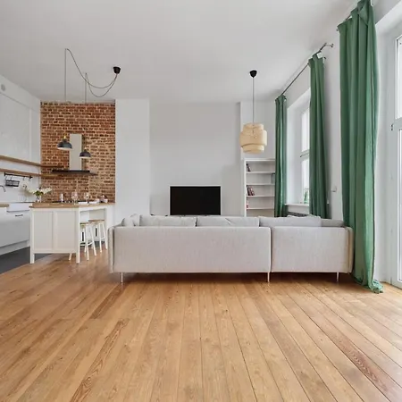 Spacious Tenement With 1 Bedroom And Balcony By Renters * ヴロツワフ