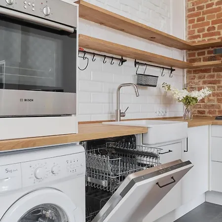 Spacious Tenement With 1 Bedroom And Balcony By Renters Apartment *